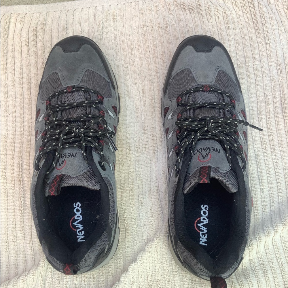 Nevados men’s hiking shoes like new size 12